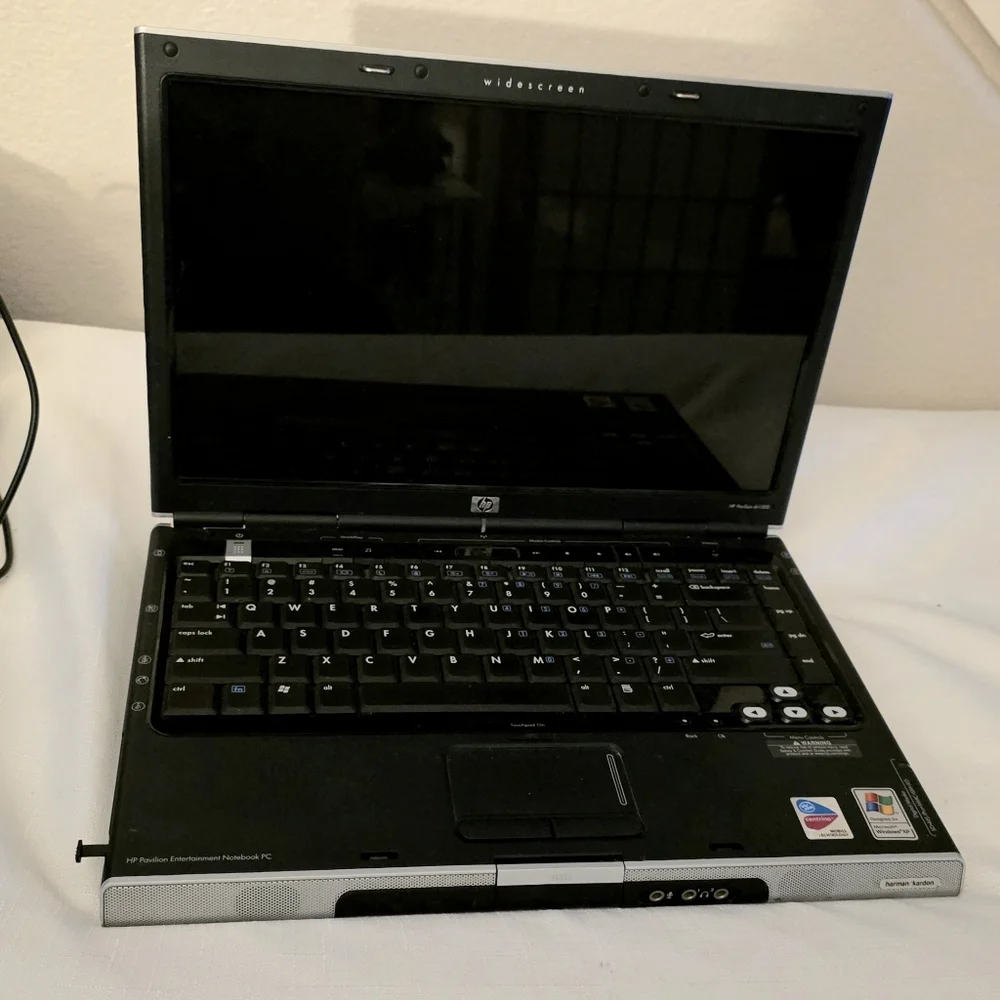 HP Pavilion DV1000 Widescreen Laptop Windows XP No charger Not Tested for parts